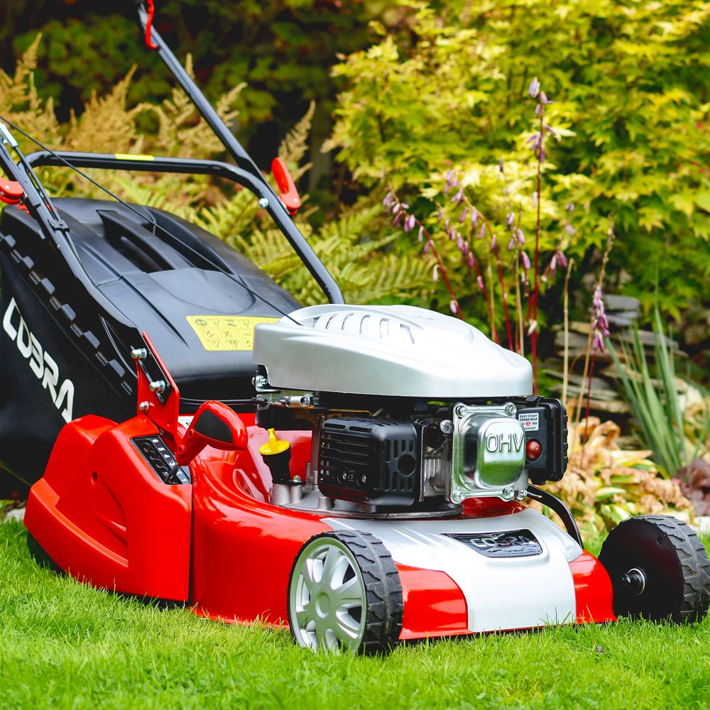 Alternative view of Cobra RM40SPC Self-Propelled Rear Roller Petrol Lawn Mower